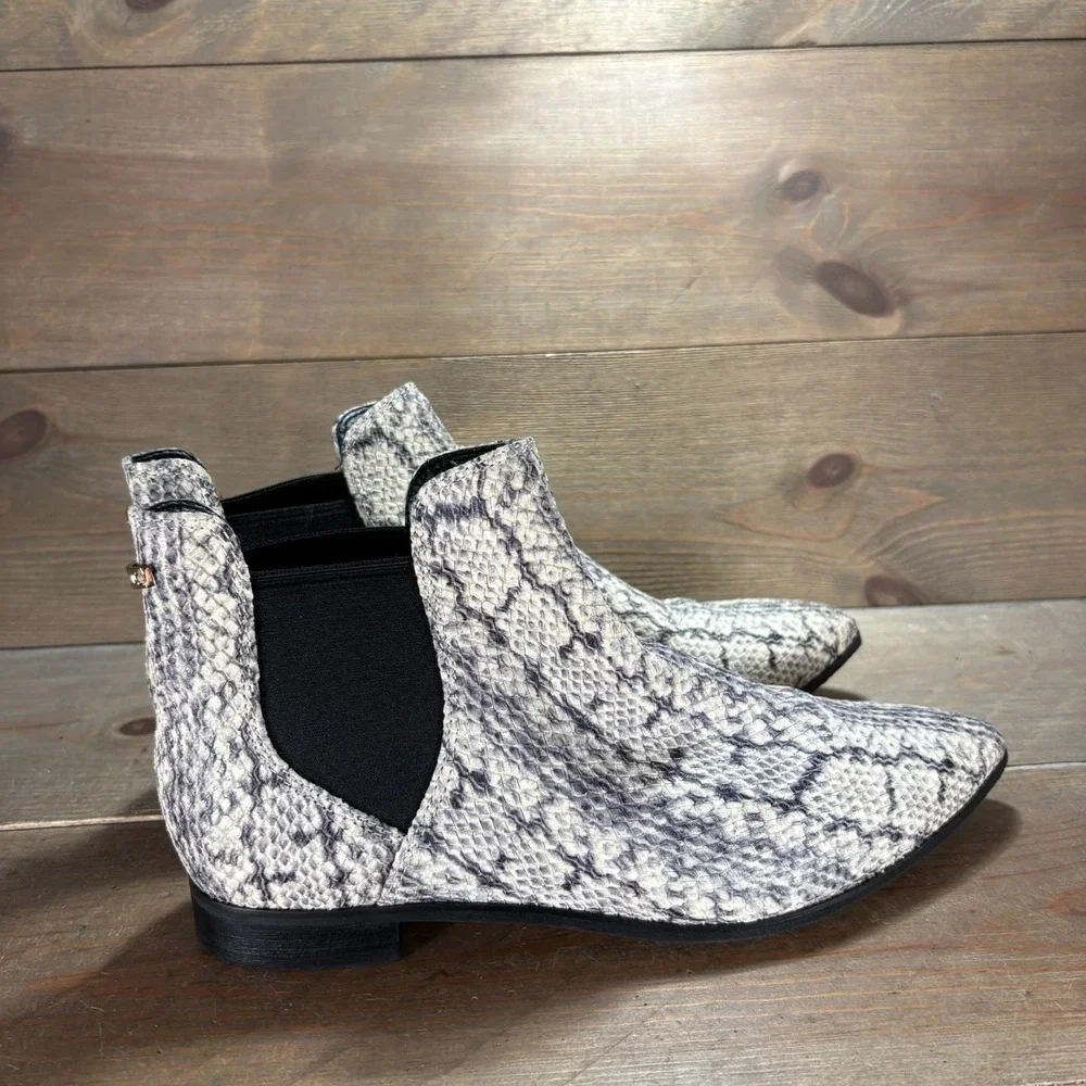 Cole Haan Hara Womens size 7.5 shoes Snake Print Leather Chelsea Booties